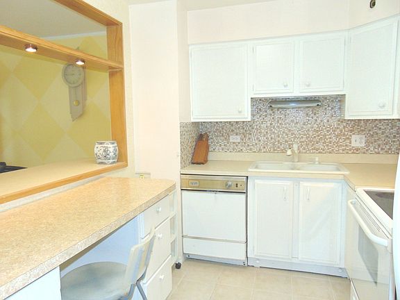 2nd image of 250 Ridge Ave APT 3D