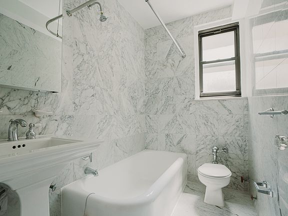4th image of 210 E 68th St APT 16J
