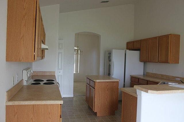 2nd image of 3554 Forest Park Dr