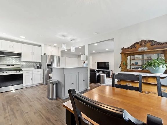 4th image of 14949 Lakeview Dr APT 101