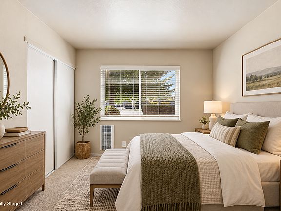 5th image of 2941 Marconi Ave #9