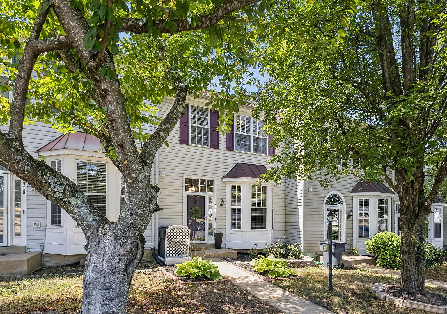 This spacious 4-bedroom, 3.5-bath townhome has been beautifully refreshed and is ready for you to... — Photo 3