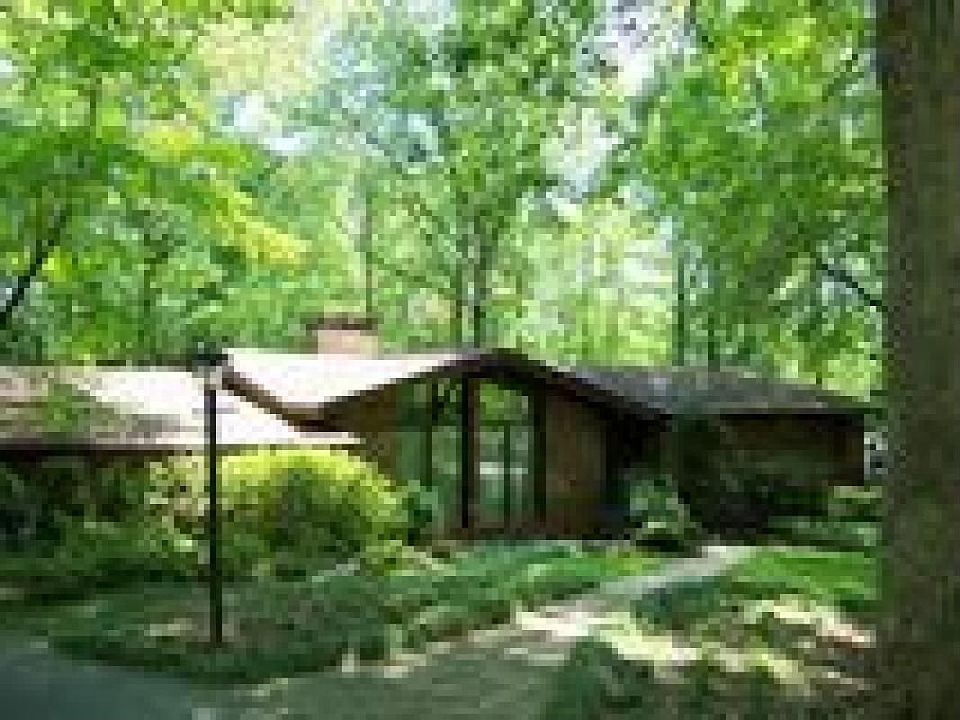 2nd image of 225 Dogwood Dr