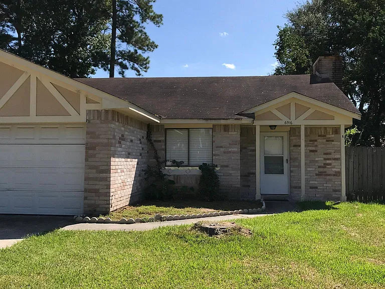 6916 Foxvalley Ln — Photo 1