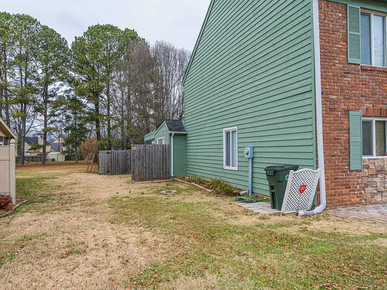 6413 Brookmead Cir — Photo 32