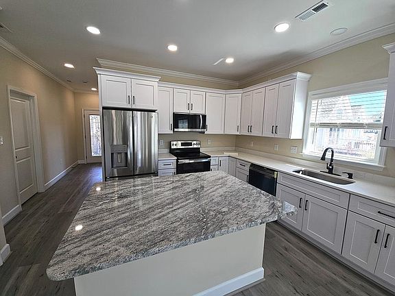 5th image of 83 Waters Cove Cir
