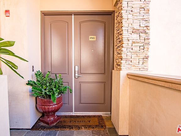5th image of 5057 Maplewood Ave #Penthouse 1