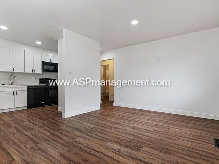 2554 E Park St #B — Photo 6