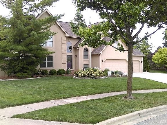 3rd image of 6934 Roundwood Ct