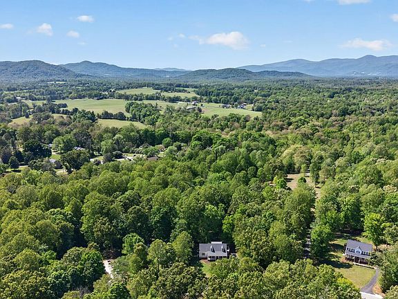 3rd image of 261 Blue Ridge Ln