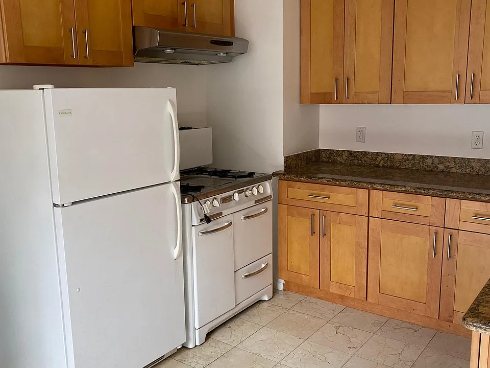 Kitchen, granite counter tops, breakfast nook