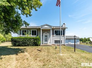 200 Country Dr, Green Valley, IL