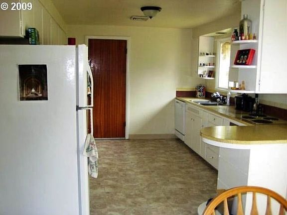 1555 Elkay Dr., Eugene