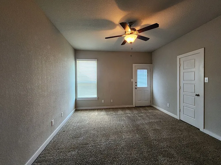 1143 Creekside Orch — Photo 10