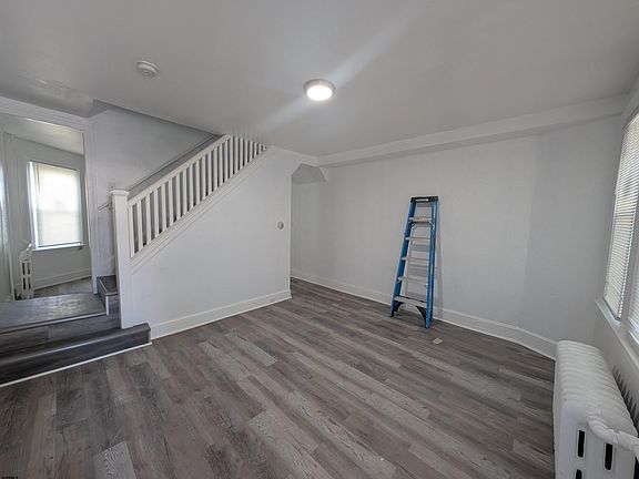 3rd image of 1056 N Ohio Ave