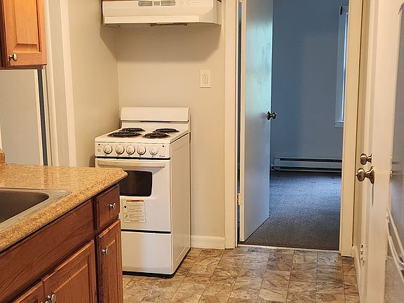 3rd image of 261 N Main St #2