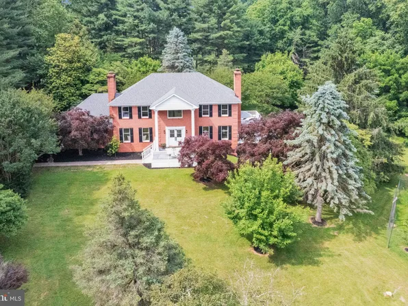 2725 Woodridge Ct, West Friendship, MD 21794