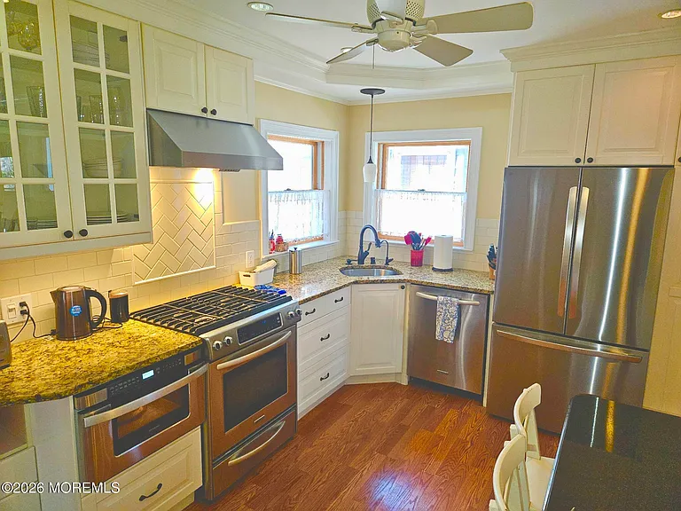 1305 Locust Dr — Photo 6