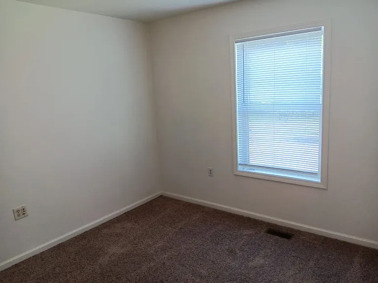 524 W Pleasant St — Photo 10