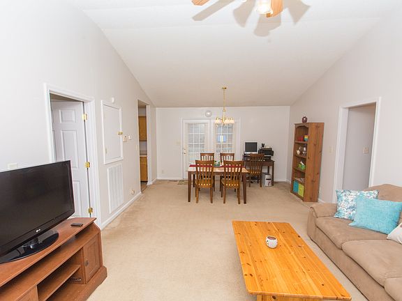 3rd image of 1064 Beck Cir