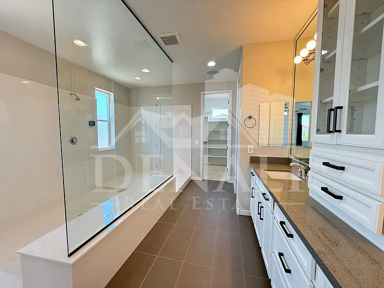 1729 W Myrna Ln — Photo 15