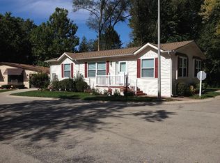 226 Parkwood Rd, Elgin, IL 60123