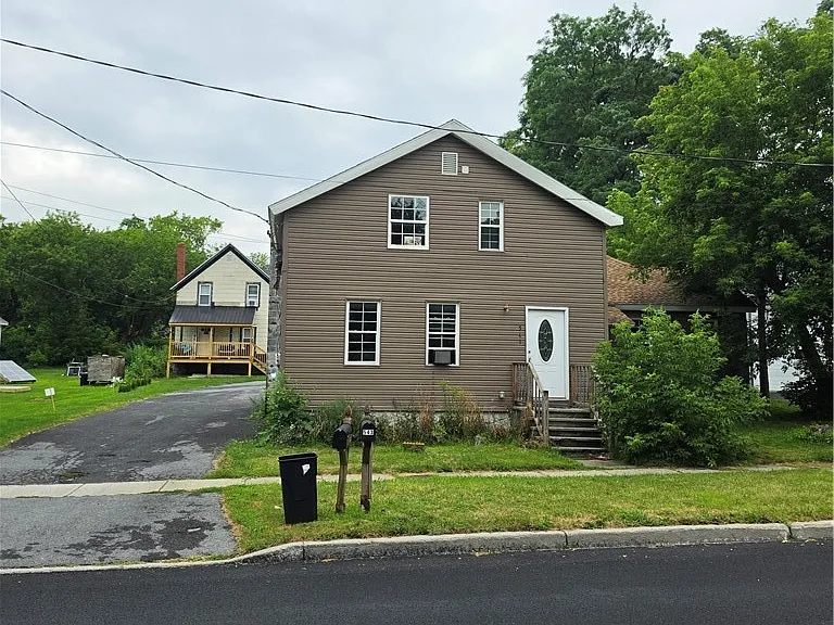 543 Water St — Photo 1