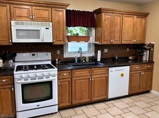 910 Lincoln Ave, Manville, NJ 08835
