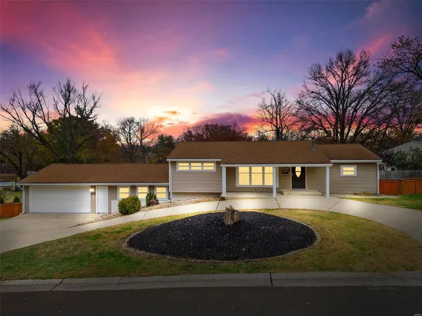 7115 Fernbrook Dr, Saint Louis, MO 63123