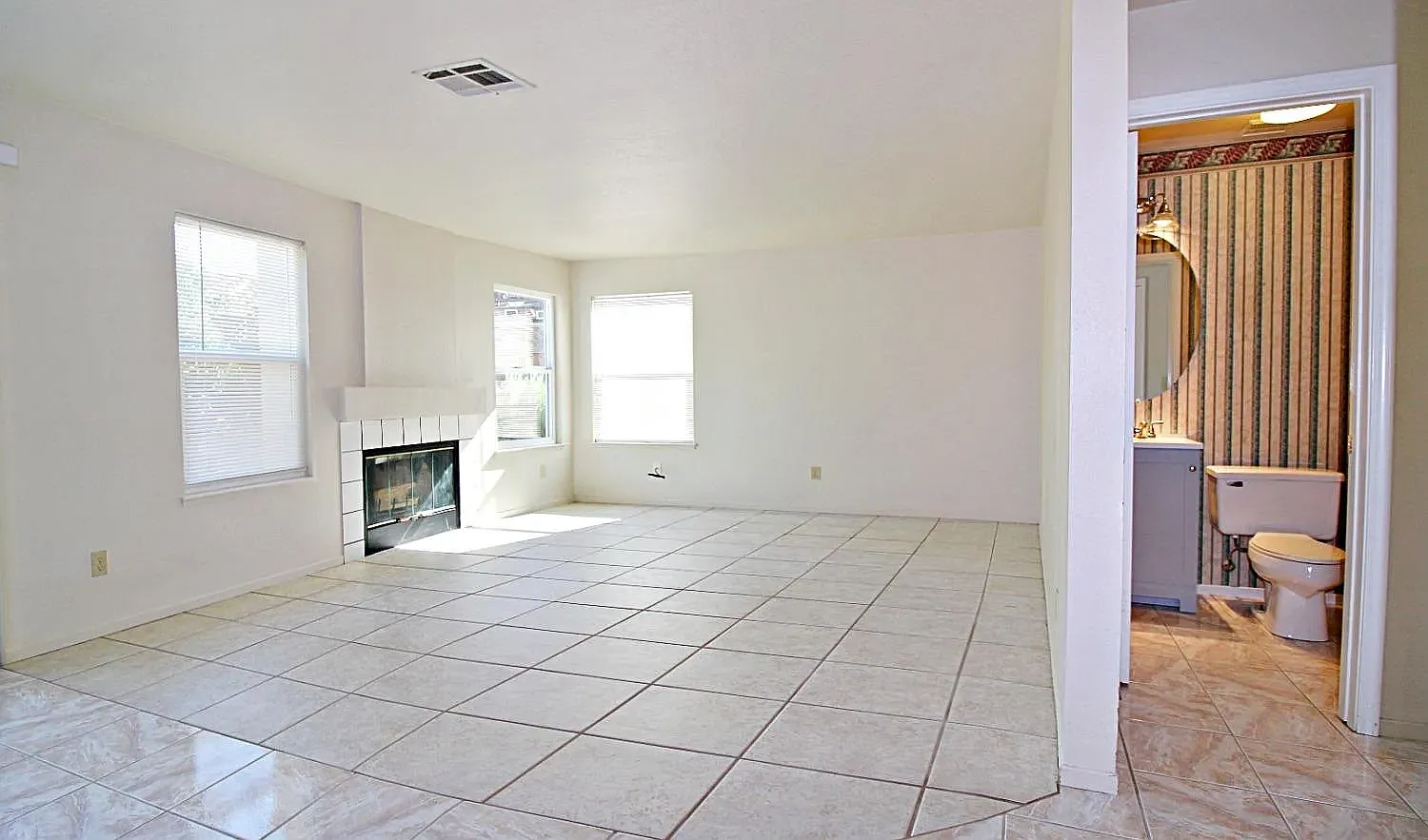 4 bed, 2.5 bath, 1630 sqft, $3,000 — Photo 4