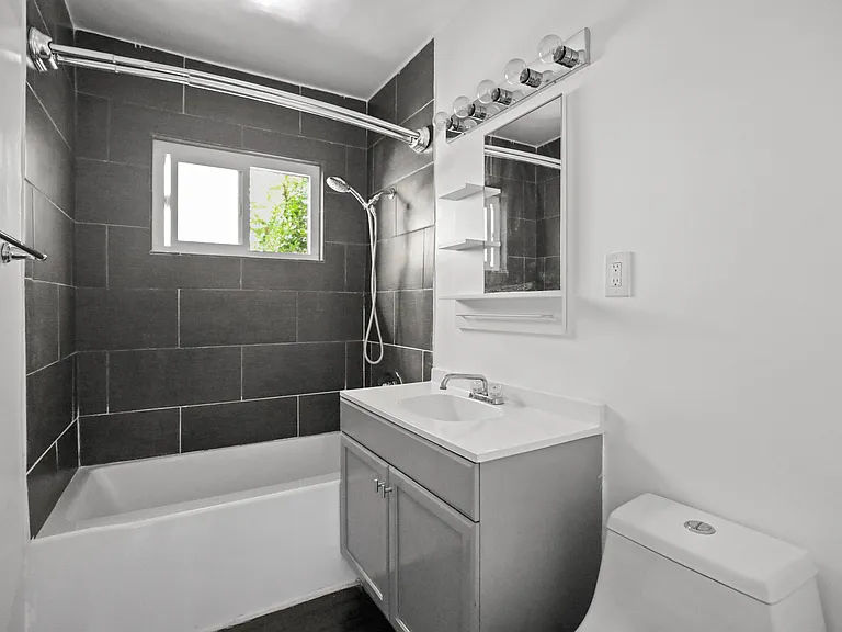 1321 W 36th Pl #2 — Photo 10