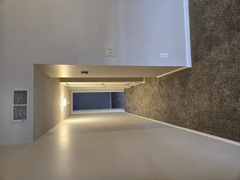 Del Rio Apartments — Photo 5