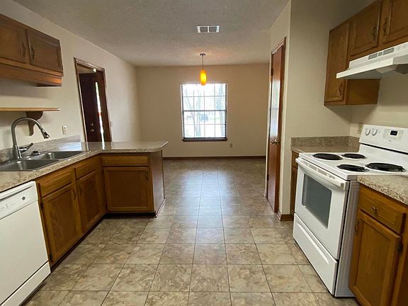 3rd image of 12326 Dunwoody Dr