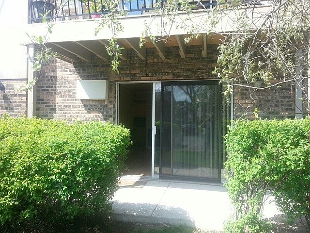 1st image of 16W470 Lake Dr APT 106