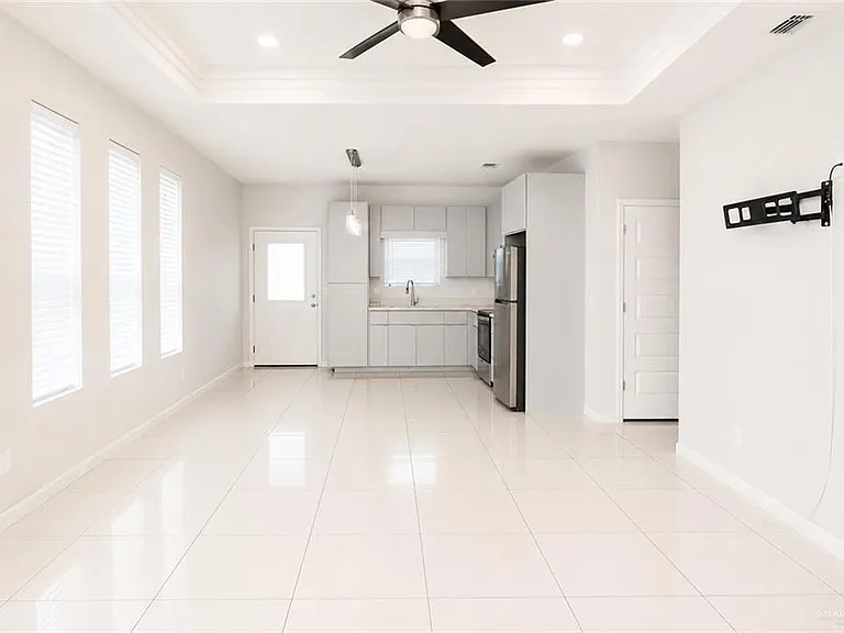 1417 S Xanthia St #2 — Photo 6