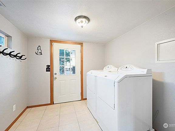 4th image of 16419 Snohomish Avenue