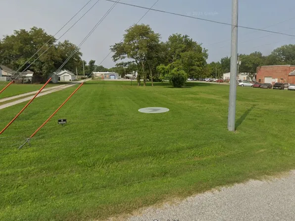 418 E Chestnut St, Chanute, KS 66720