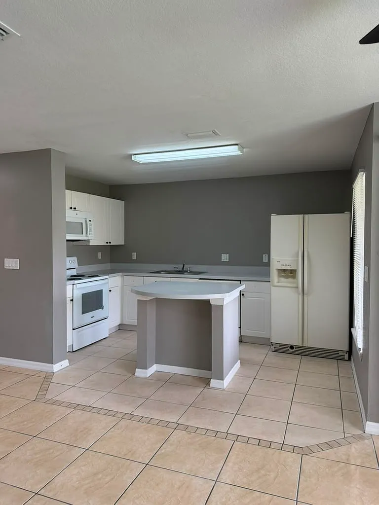 4 bed, 1880 sqft, $2,150 — Photo 1