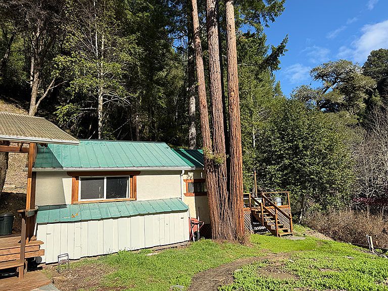 Adorable Cabin and private deck space