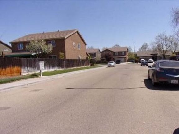 Exterior Neighborhood (street photo)