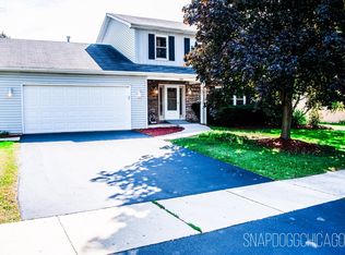 180 Lakeview Dr, Aurora, IL 60506