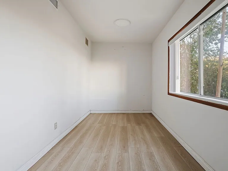 320 Kempton Rd — Photo 28
