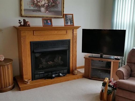 Gas fireplace with remote control