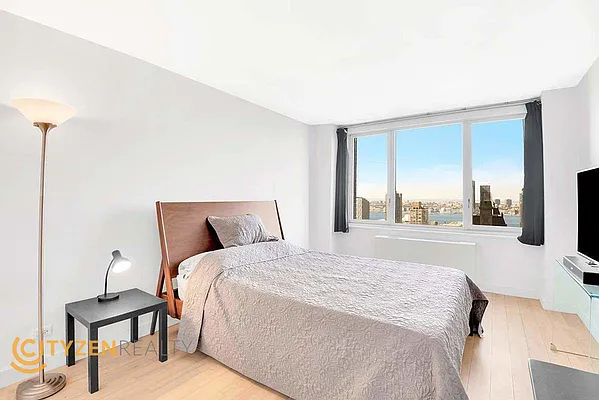 Rented by City Zen Realty | media 17