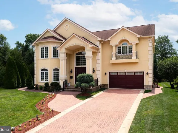 5812 Lone Oak Dr, Bethesda, MD 20814