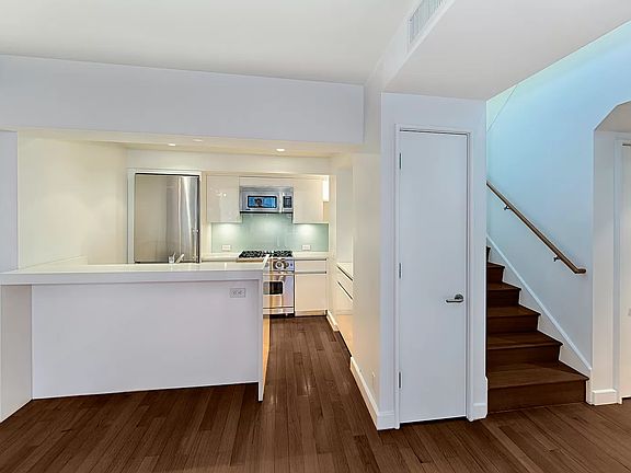 4th image of 14 W 14th St Penthouse A