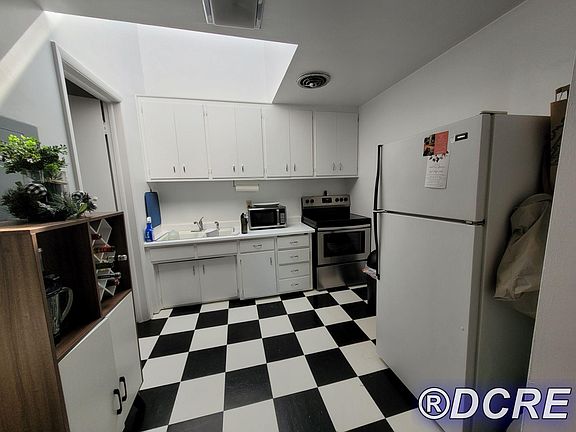 3rd image of 1505 N Dearborn Pkwy APT 3F