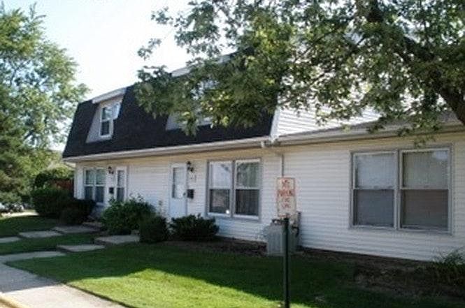 1st image of 1682 Queensbury Cir