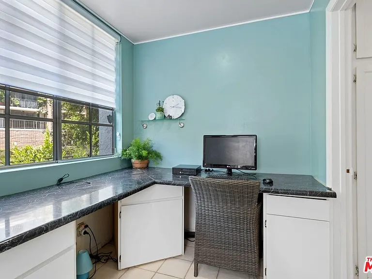 1375 Kelton Ave #108 — Photo 9