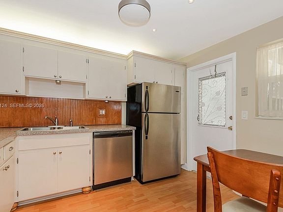 4th image of 330 SE 2nd St APT 101H